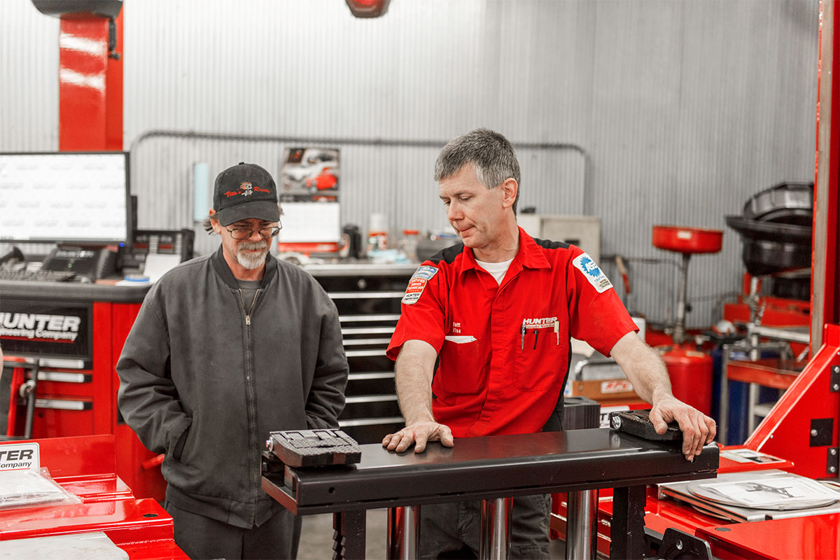 rack-l45x-install-hemannautomotive6.jpg service rep explaining four post lift functions at install