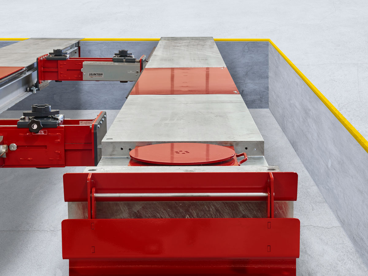 Heavy-Duty Pit Racks | Hunter Engineering Company®