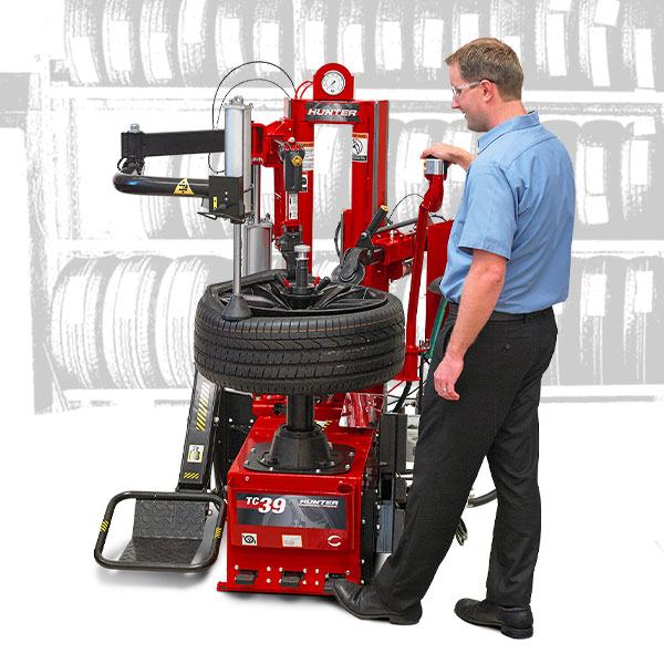 technician using hunter TC39