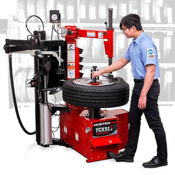 technician operating hunter tcx51c