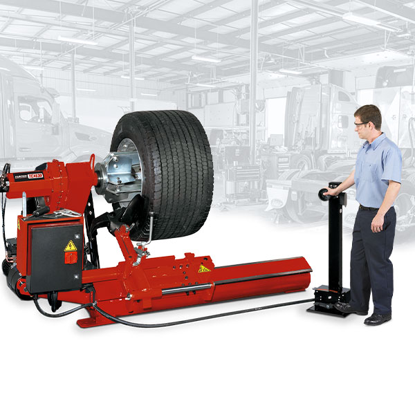technician operating hunter TCX630HD
