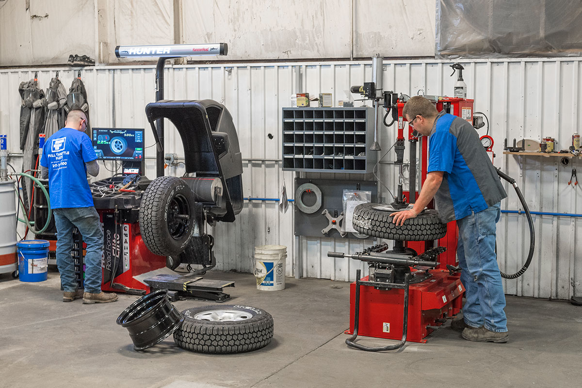 tc-tca-realshop-fullthrottle2.jpg technicians using hunter wheel balancer and tire changer together