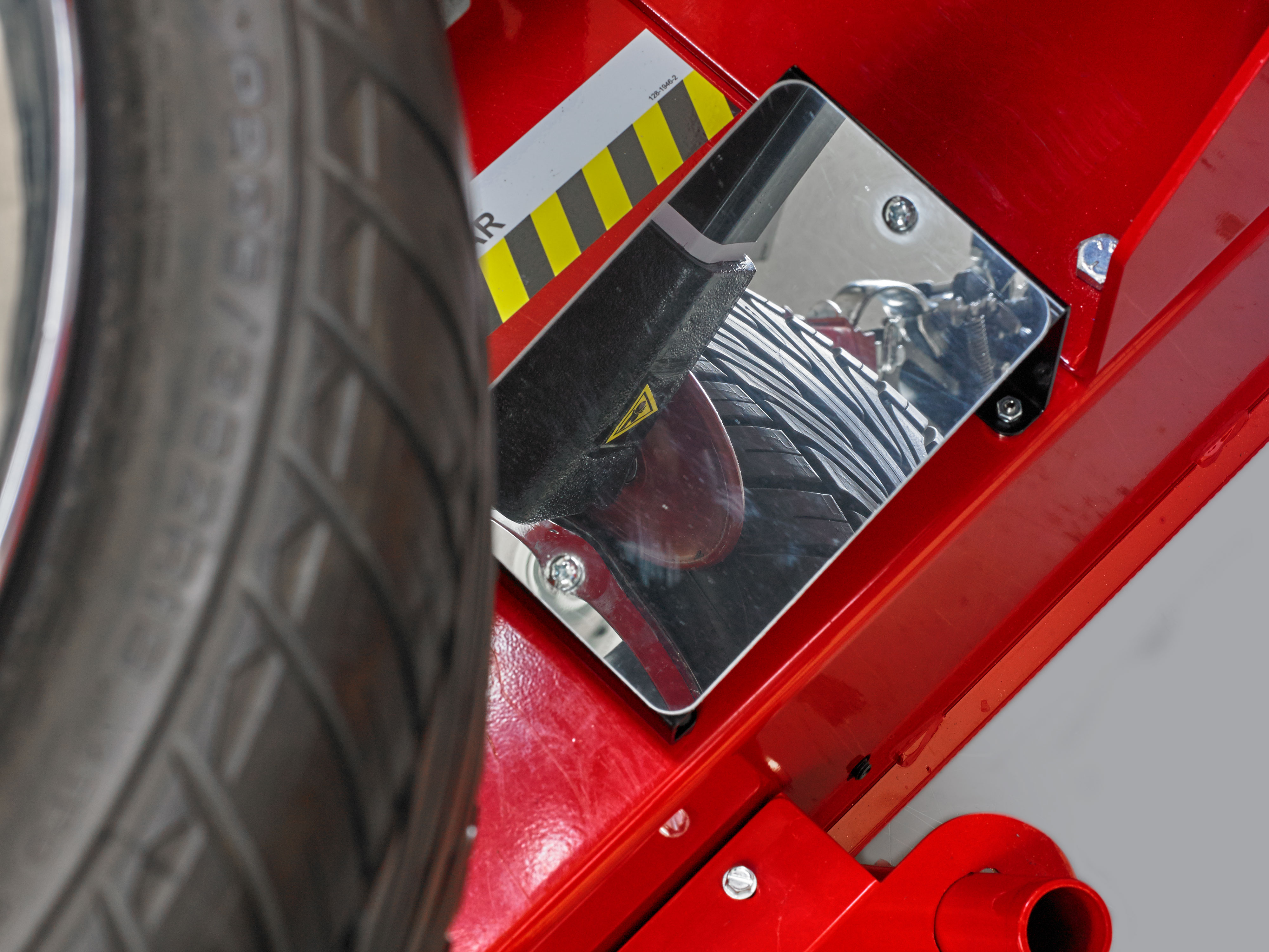 hunter maverick tire changer under tire mirror view