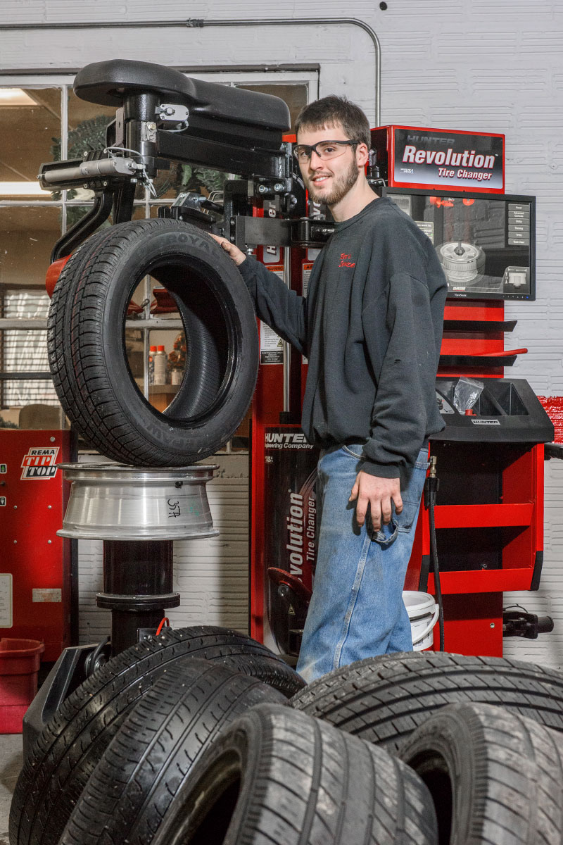 Revolution™ WalkAway™ Tire Changer Hunter Engineering Company®
