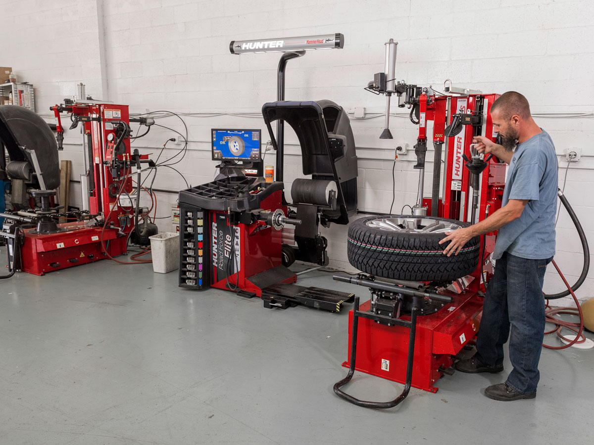 hunter center-clamp tire changer